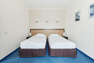 Гостиница Кристалл Зеленоградск Cемейный номер с собственной ванной комнатой-5